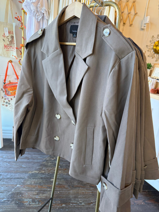 City Stroll Trench