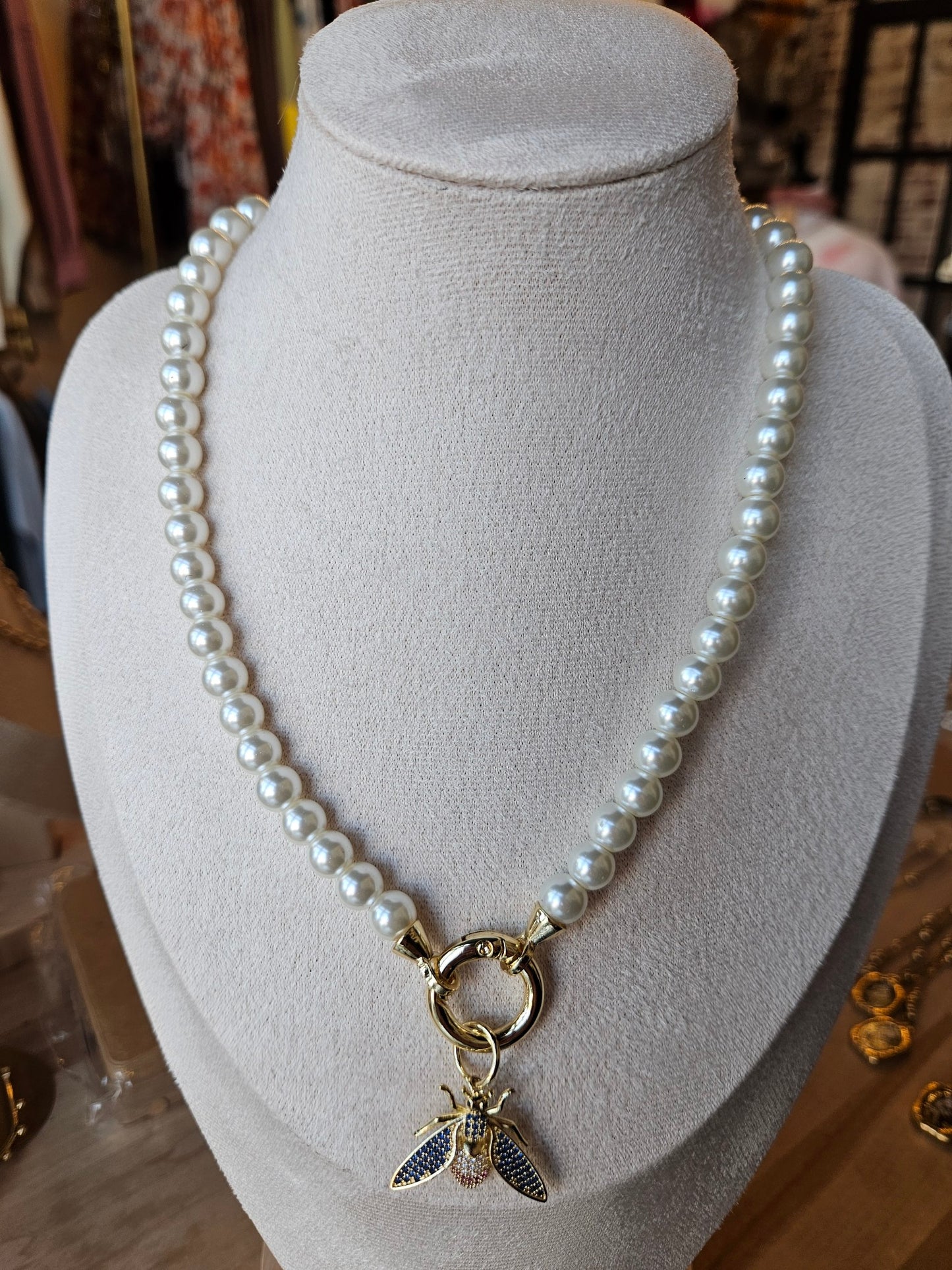 Queen Bee Pearl Necklace