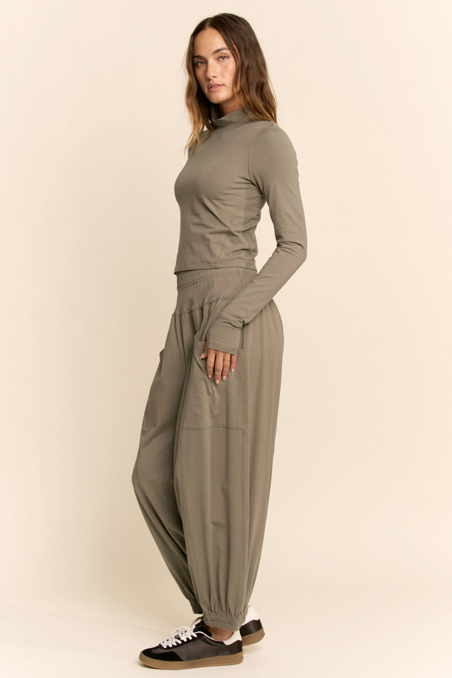 Stillness Lounge Set